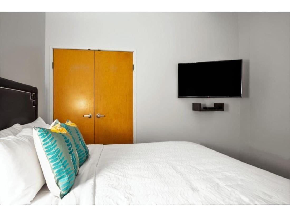 Beautiful 2Br 2Ba In The Block By Cozysuites Indianapolis Ngoại thất bức ảnh