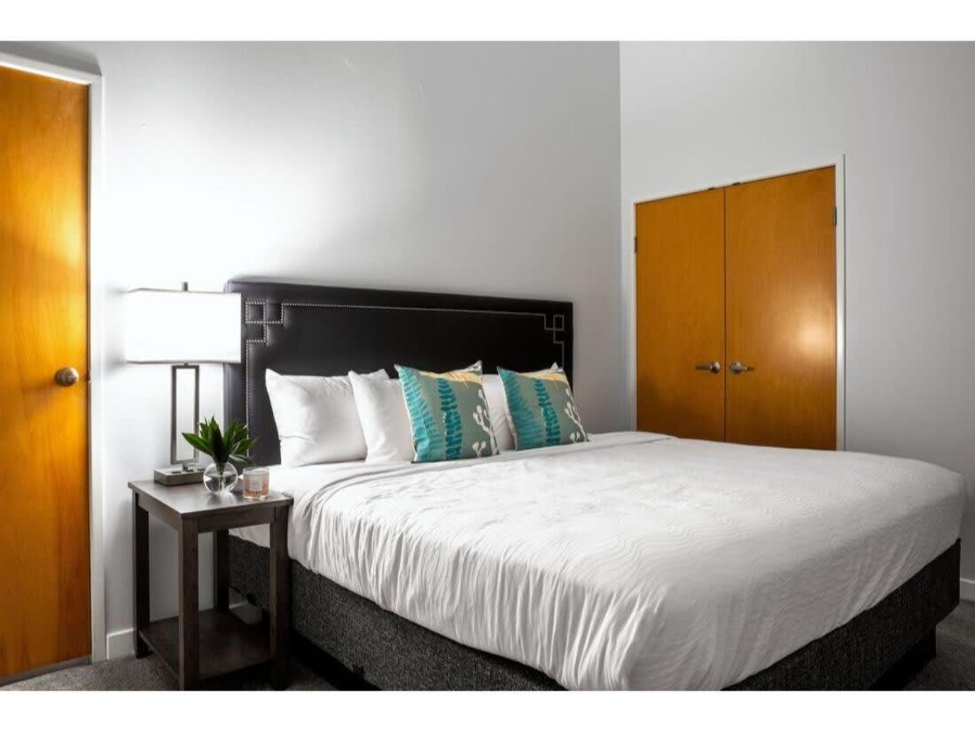 Beautiful 2Br 2Ba In The Block By Cozysuites Indianapolis Ngoại thất bức ảnh