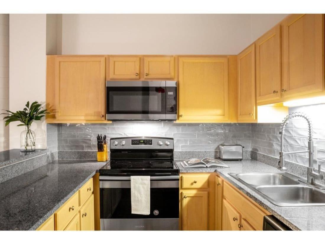 Beautiful 2Br 2Ba In The Block By Cozysuites Indianapolis Ngoại thất bức ảnh